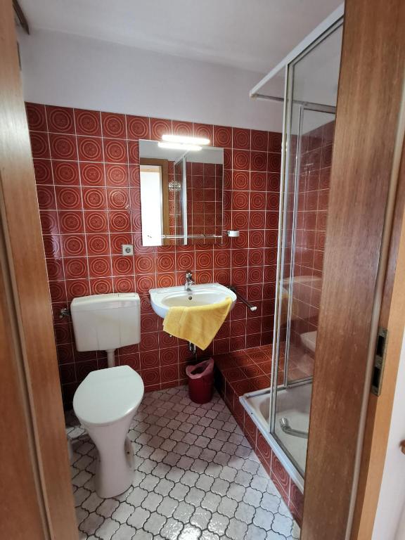 Koupelna v ubytování Hotel Garni Austermayer