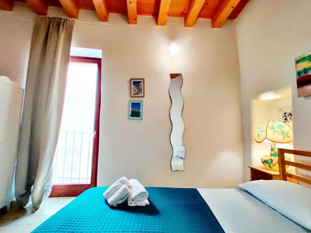 Łóżko lub łóżka w pokoju w obiekcie C'era una Volta Apartments