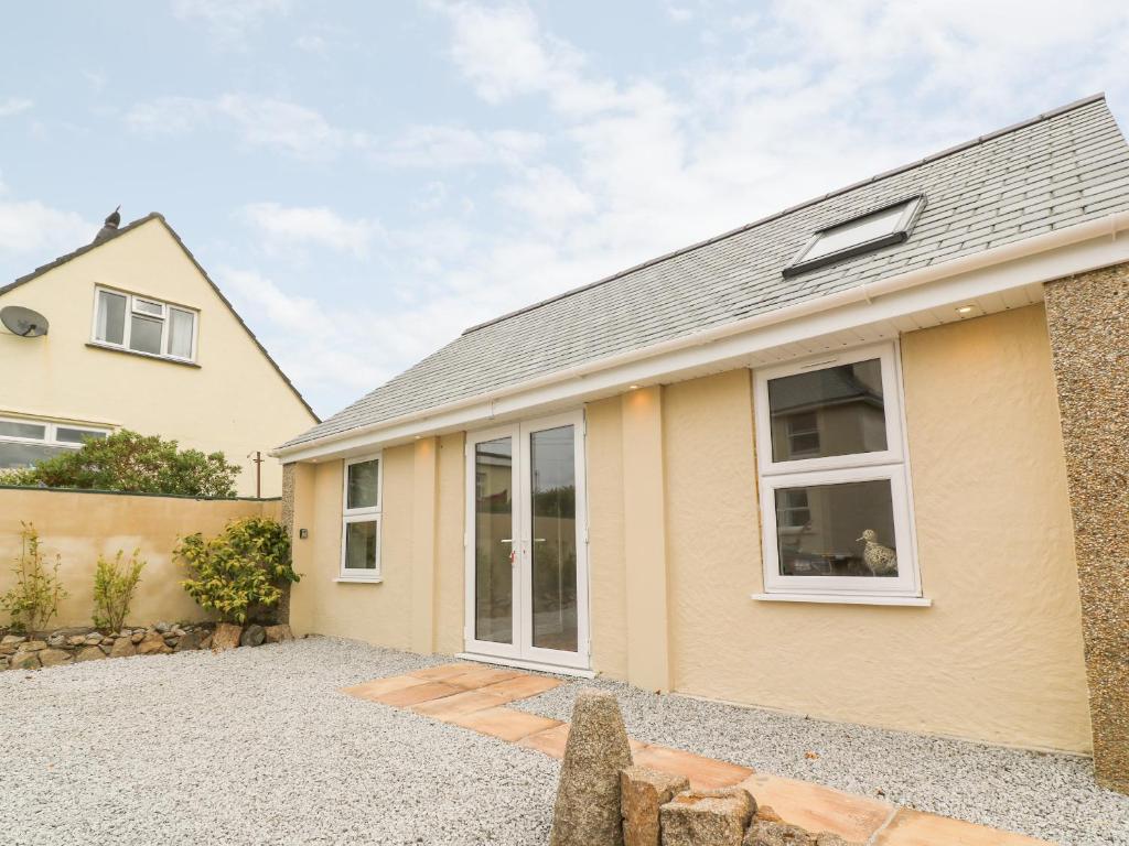 The Shed at GwealanDrea, Helston (updated prices 2024)