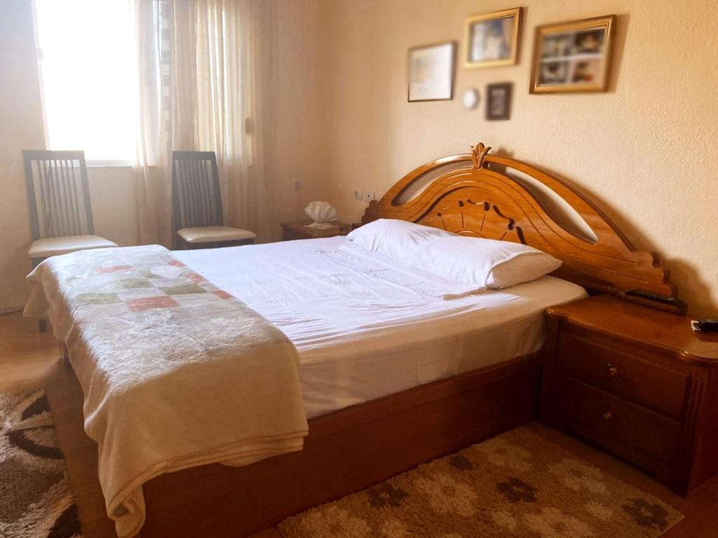 Voodi või voodid majutusasutuse Inn Cloud Gjirokaster toas