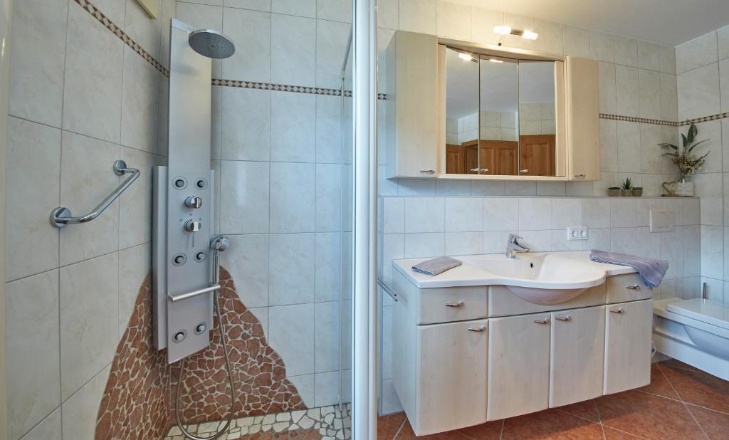Kúpeľňa v ubytovaní Hochwart Apartment - in der Nähe der Liftstation Schönleiten