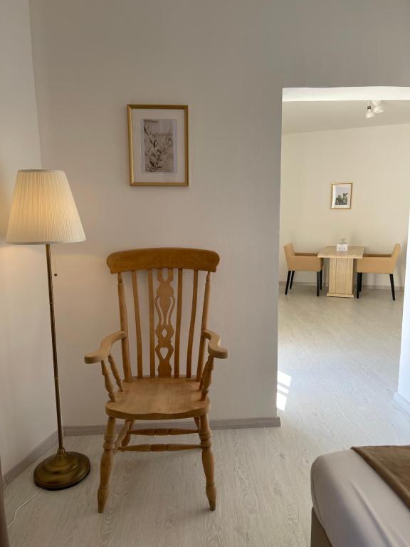 KINGS SQUARE Holiday Apartments - Apartment With Balcony