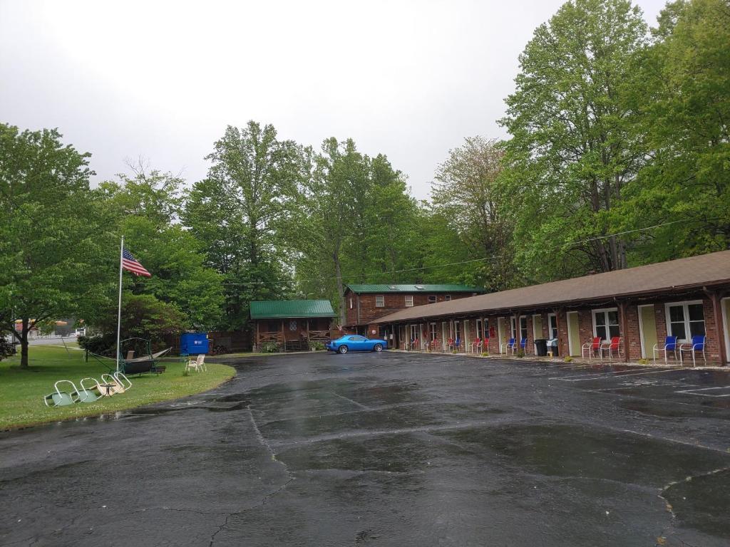 a parking lot in front of a building at Stony Creek Motel in Maggie Valley