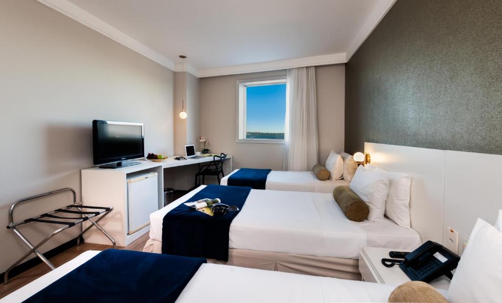 Postel nebo postele na pokoji v ubytování Píer Vitória Hotel