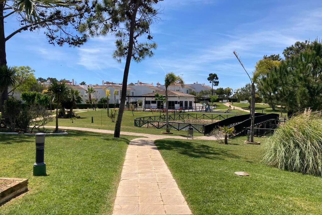 Vonkajšia záhrada v ubytovaní La Hacienda Golf Islantilla AIRE ACONDICIONADO Y WIFI -SOLO FAMILIAS Y PAREJAS-