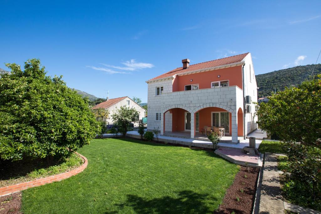 Budova, v ktorej sa apartmán nachádza
