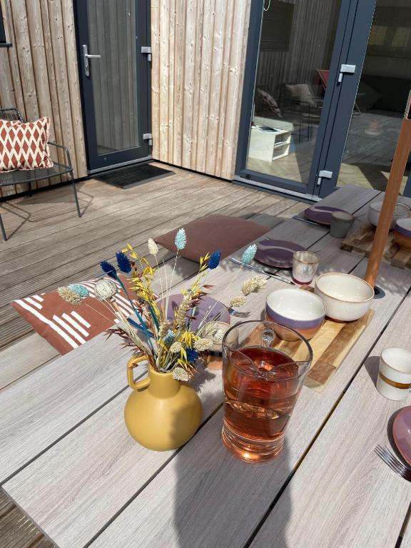 Nápoje v ubytování WAD NOU Terschelling heerlijk duurzaam chalet!