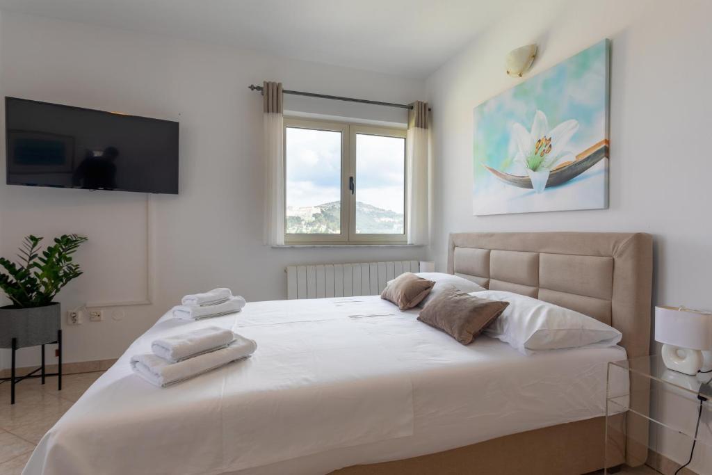 Apartments Jakic 1 - 13