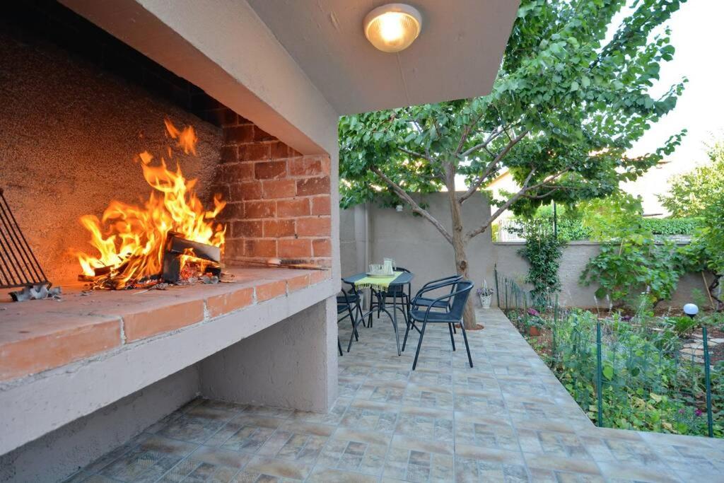2BR Premium, Fireplace & Parking Zadar