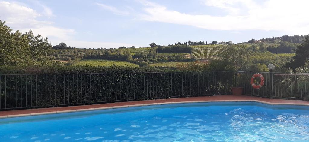 Basen w obiekcie AGRITURISMO IL PINO - APPARTAMENTO QUERCE lub w pobliżu