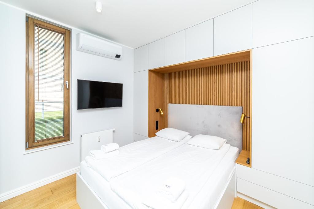 Postel nebo postele na pokoji v ubytování White Deluxe with terrace by OneApartments