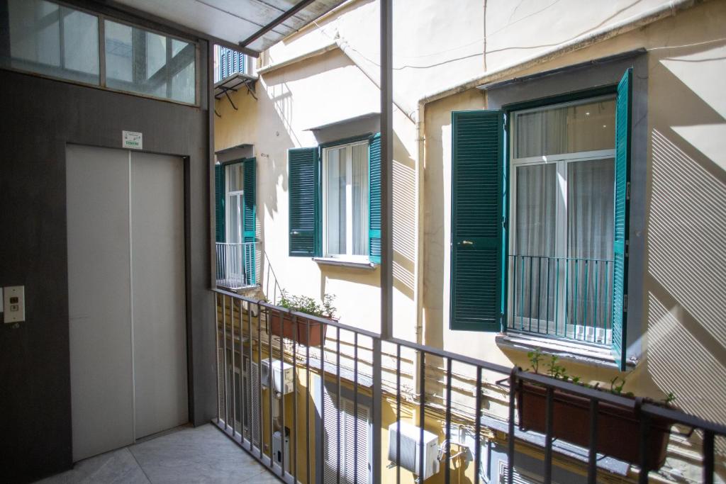 A balcony or terrace at Casa Nora Napoli