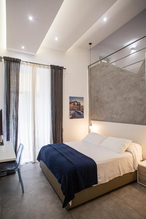 A bed or beds in a room at Casa Nora Napoli