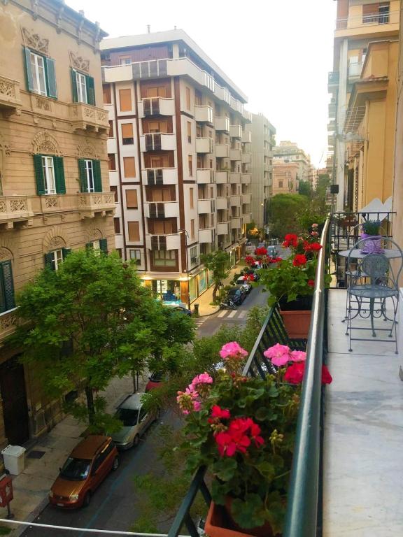 Fotografia z galérie ubytovania Luminosissimo grande appartamento nel centro di Palermo v destinácii Palermo