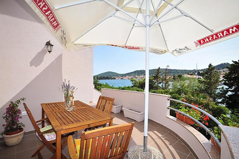 Lavanda - Apartment With Balcony