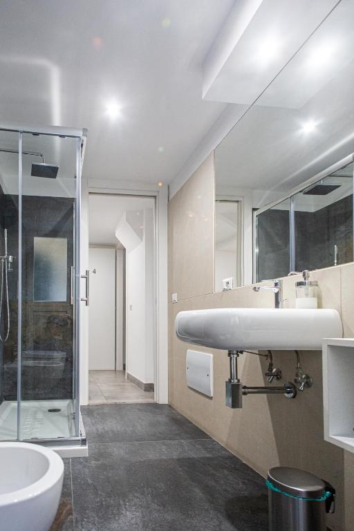 A bathroom at Casa Nora Napoli