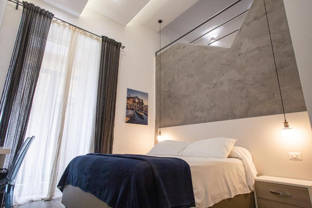 A bed or beds in a room at Casa Nora Napoli