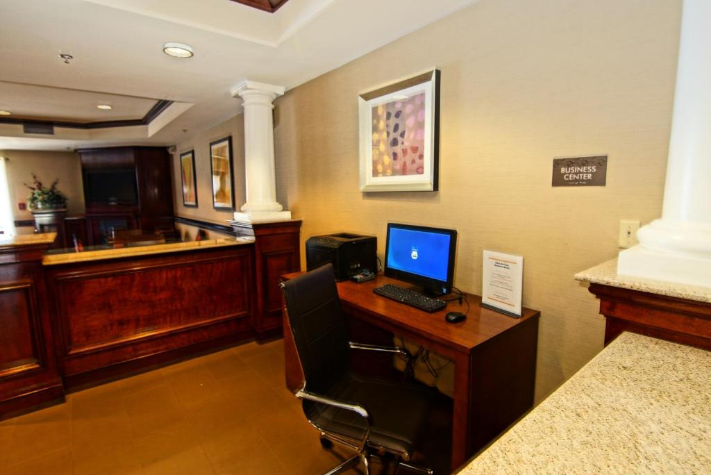 Comfort Suites Near University photo