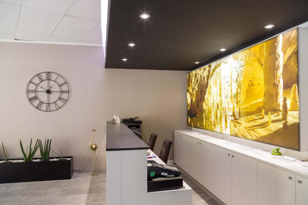 TV a/nebo společenská místnost v ubytování Hotel Terme di Frasassi