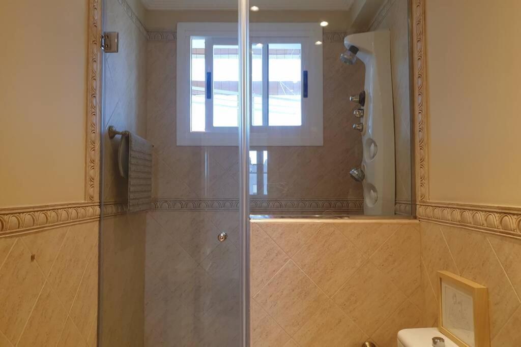 SUPERBRIGHT APARTMENT close to BEACHES & METRO - Appartement De Deux Chambres