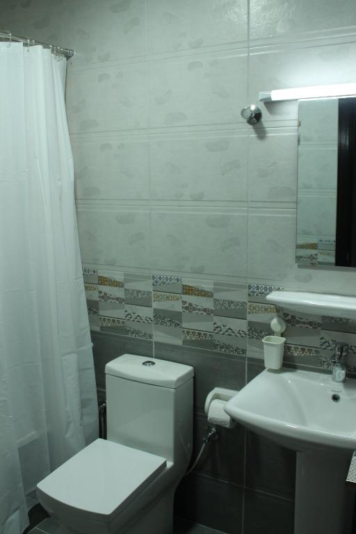 Koupelna v ubytování AL MARSA HOTEL APARTMENTS