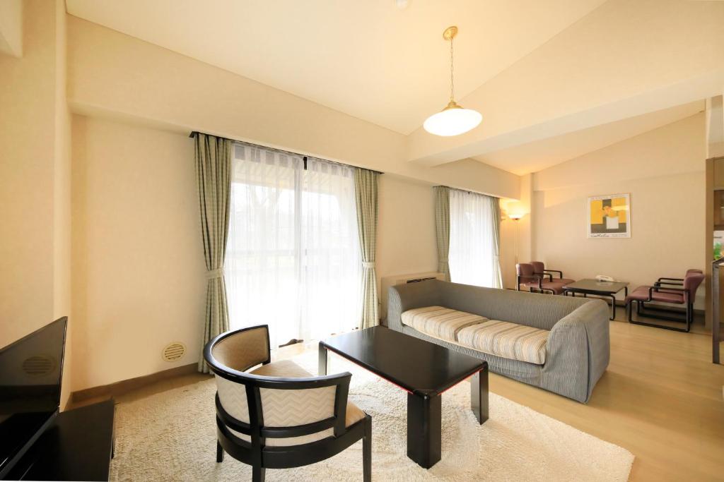Posezení v ubytování Kishutetsudo Karuizawa Hotel