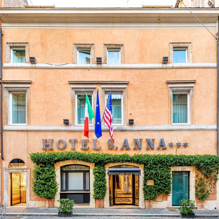 The facade or entrance of Hotel S. Anna