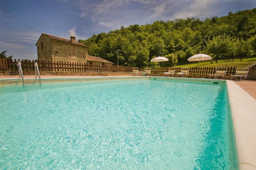 Bazén v ubytovaní Il Mulino - beautiful, family-friendly Tuscan villa with fenced pool alebo v jeho blízkosti
