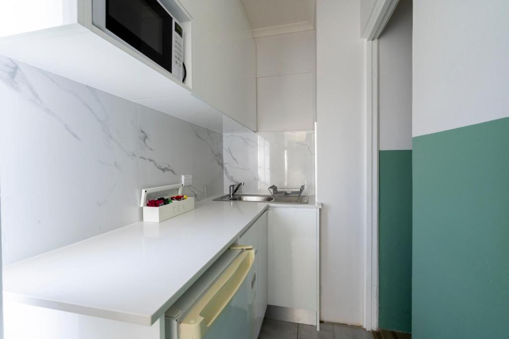 Manly Waves Studios & Apartments - Resim 18