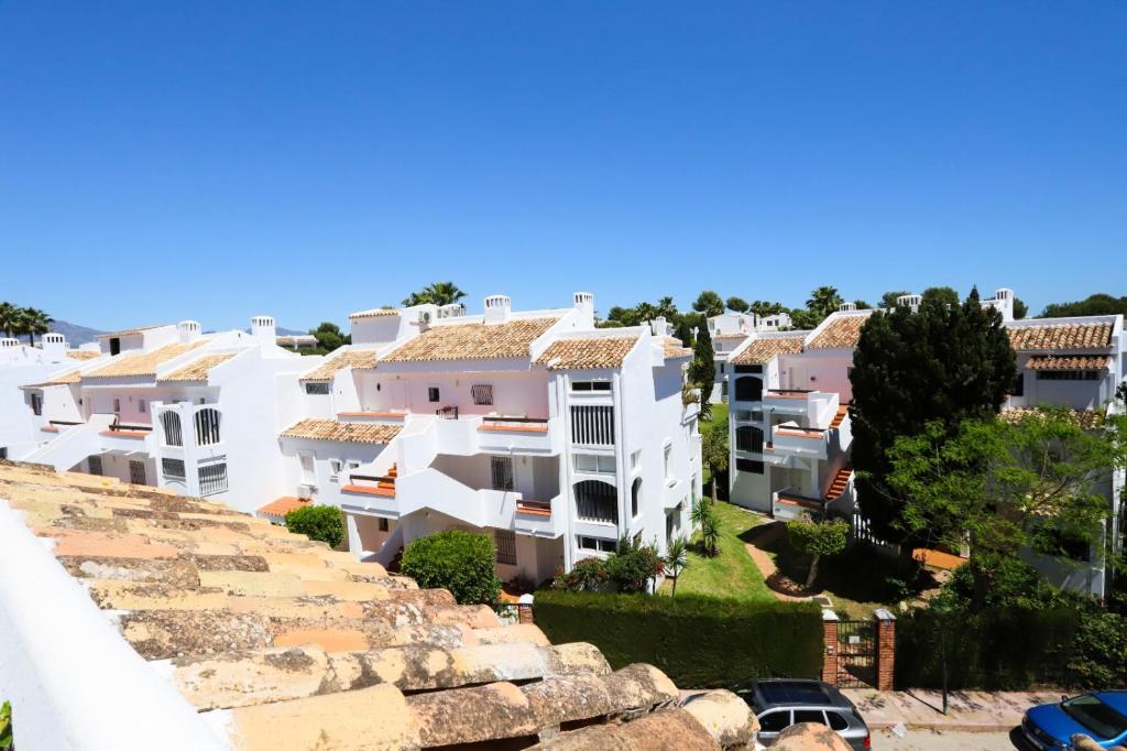uitzicht op de huizen in positano van bovenaf bij Adosado Riviera Del Sol in Sitio de Calahonda