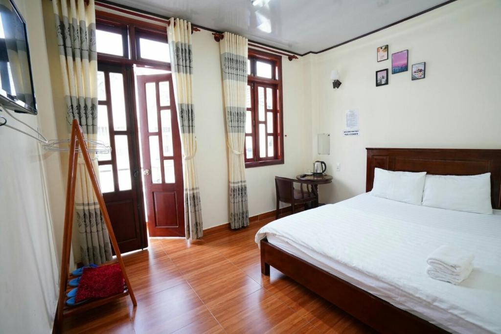 Giường trong phòng chung tại Minh Toàn Homestay