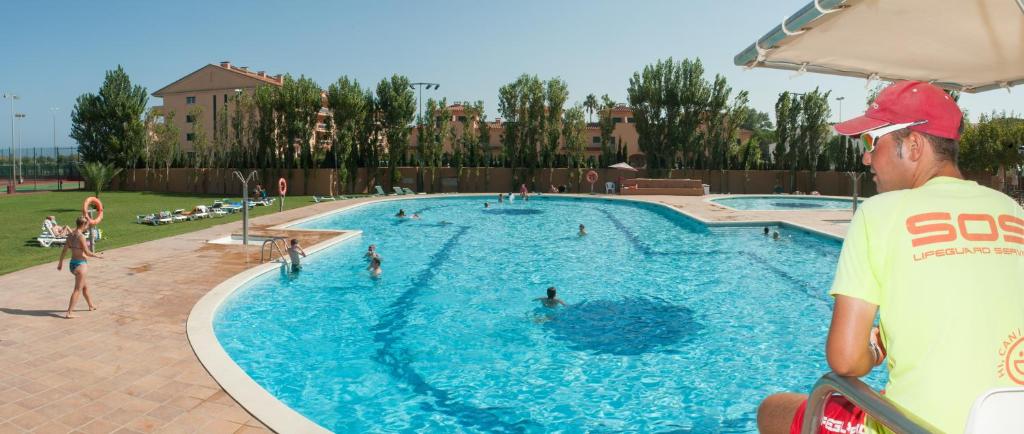 Bazén v ubytování Camping & Bungalows Platja Brava nebo v jeho okolí
