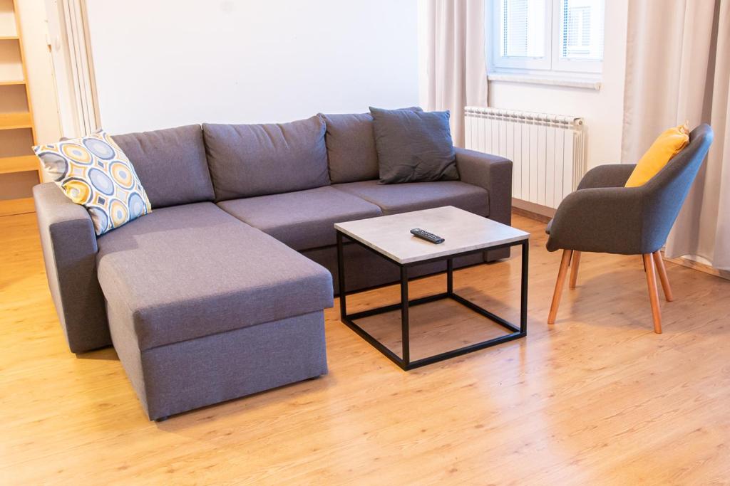 Posezení v ubytování Yellow Apartment