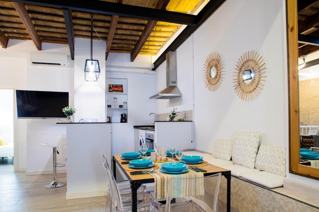 Galeriebild der Unterkunft FLORIT FLATS - Cabanyal 3 Bedroom WIFI AC Terrace Beach Penthouse in Valencia