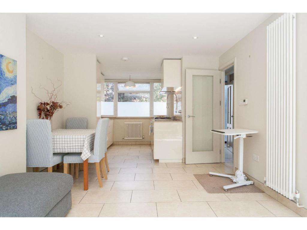 Pass the Keys Beautiful 3Bed House with Garden in Elephant and Castle