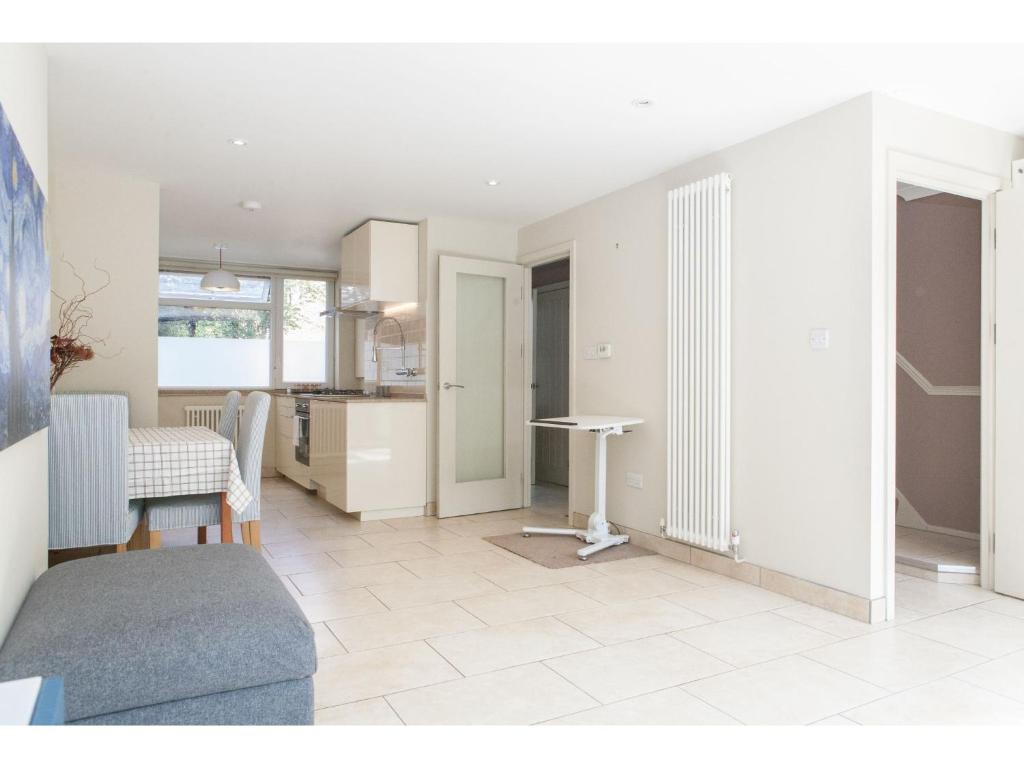 Pass the Keys Beautiful 3Bed House with Garden in Elephant and Castle