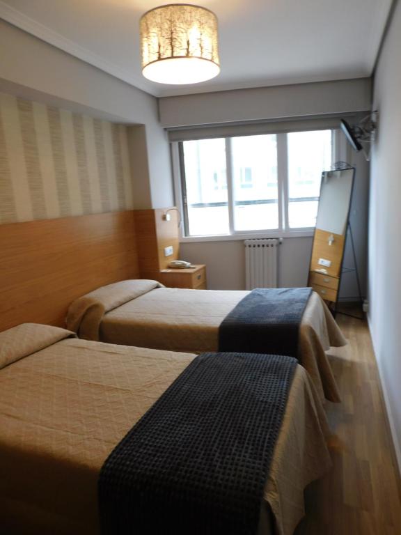 Hostal Crisol X Liste Station - Chambre Simple Avec Salle De Bain Privée