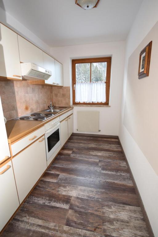 Kuchnia lub aneks kuchenny w obiekcie Landhaus Bichlbach