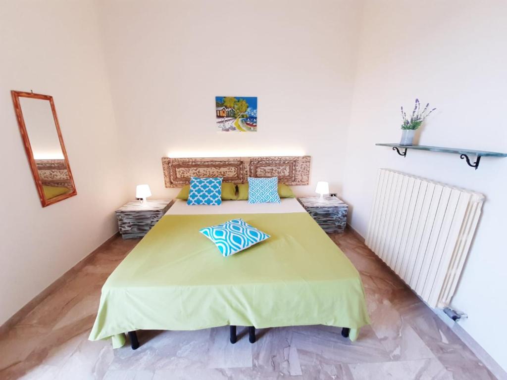 Llit o llits en una habitació de Confortevole e luminoso appartamento zona Gallipoli