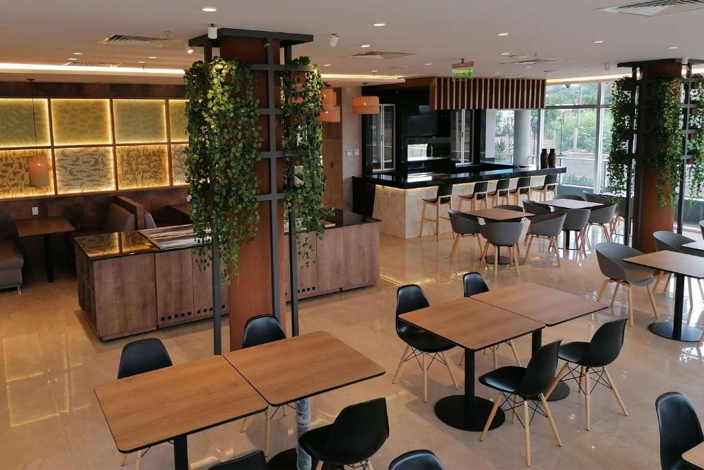 Restaurace v ubytování Dazzler by Wyndham Ciudad del Este