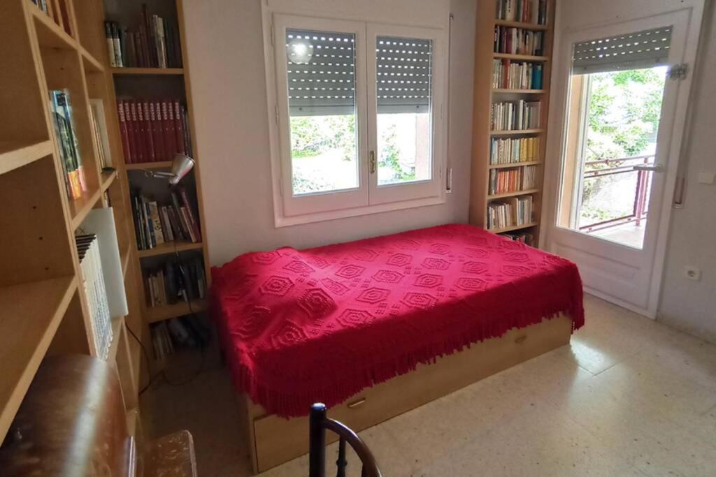 The library in the holiday home