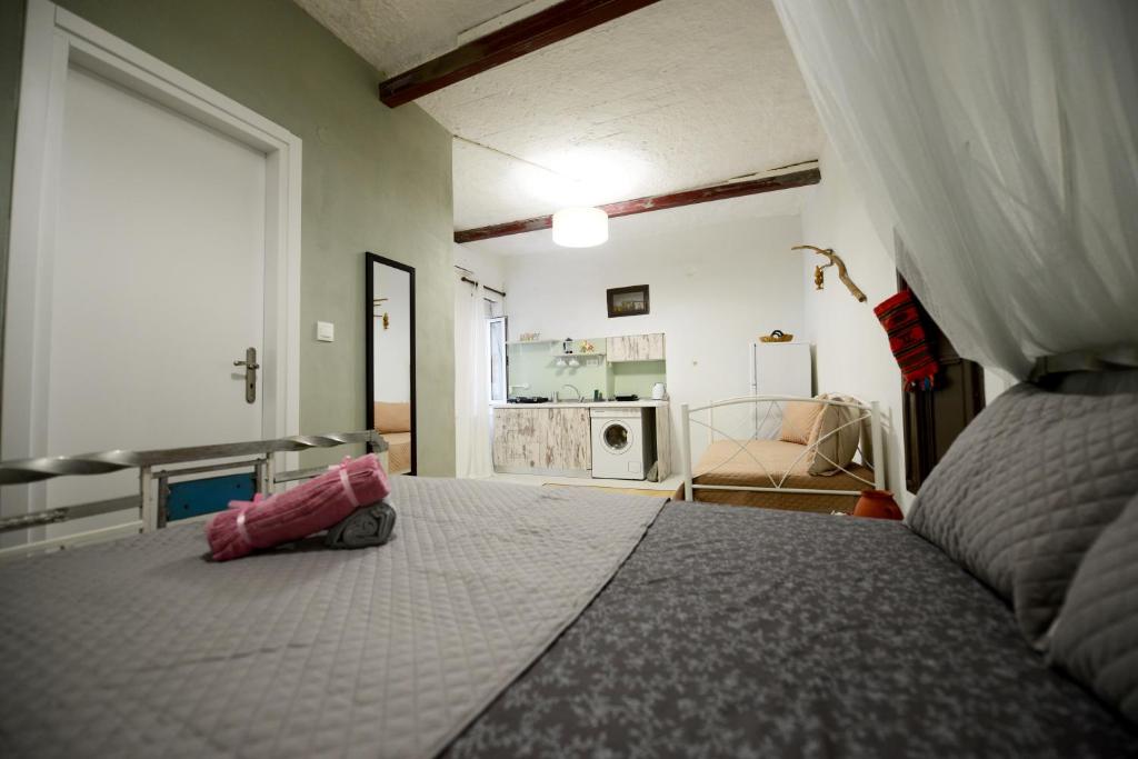 Traditional Cretan Country House (9klm from Elafonissi) - Family Studio
