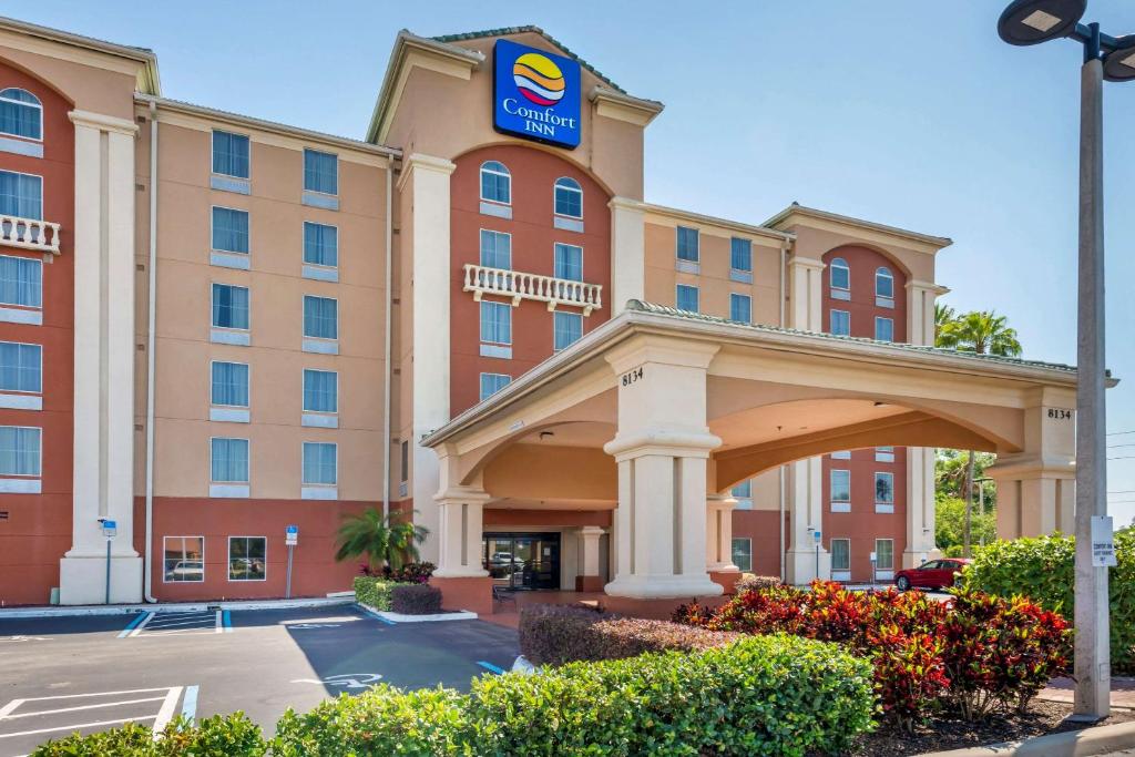 a hotel with a sign on top of a building at Comfort Inn International Drive in Orlando