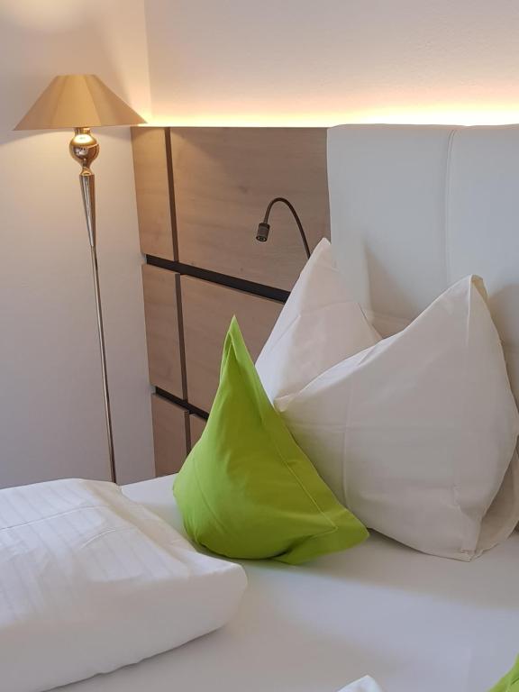Postel nebo postele na pokoji v ubytování Pension Gartscheid