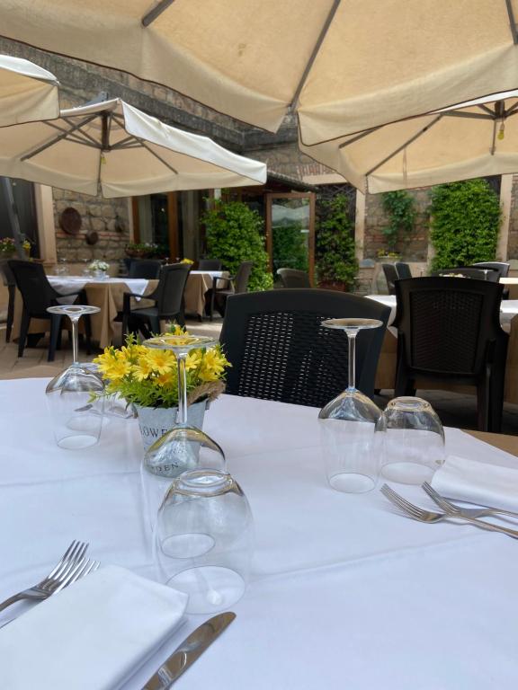 Reštaurácia alebo iné gastronomické zariadenie v ubytovaní Agriturismo Rio Coverino