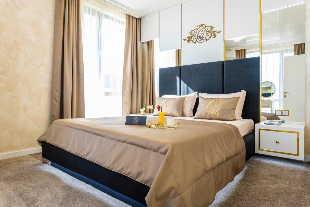 A bed or beds in a room at Onyx Beach Residence - Free Parking & Beach Access