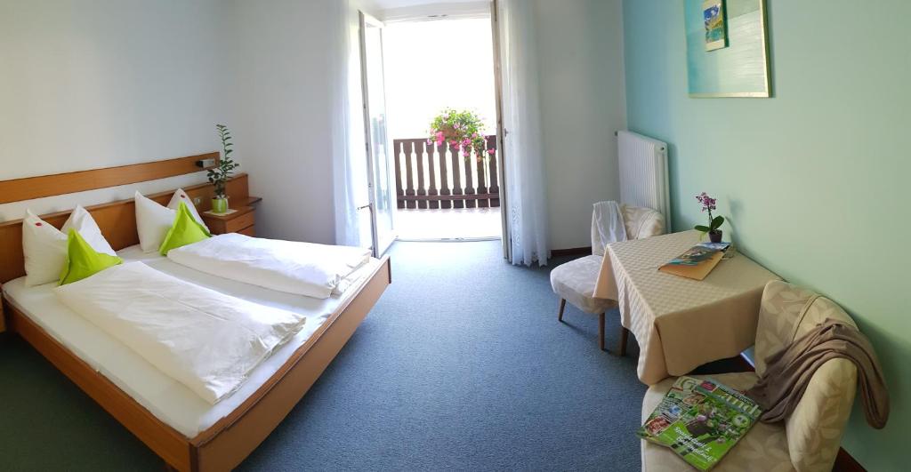 Postel nebo postele na pokoji v ubytování Pension Gartscheid