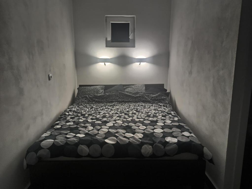 Poborski Studio tesisinde bir odada yatak veya yataklar