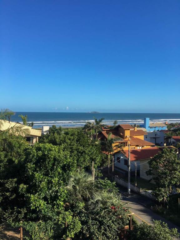  CASA EM FRENTE A PRAIA DA VILA