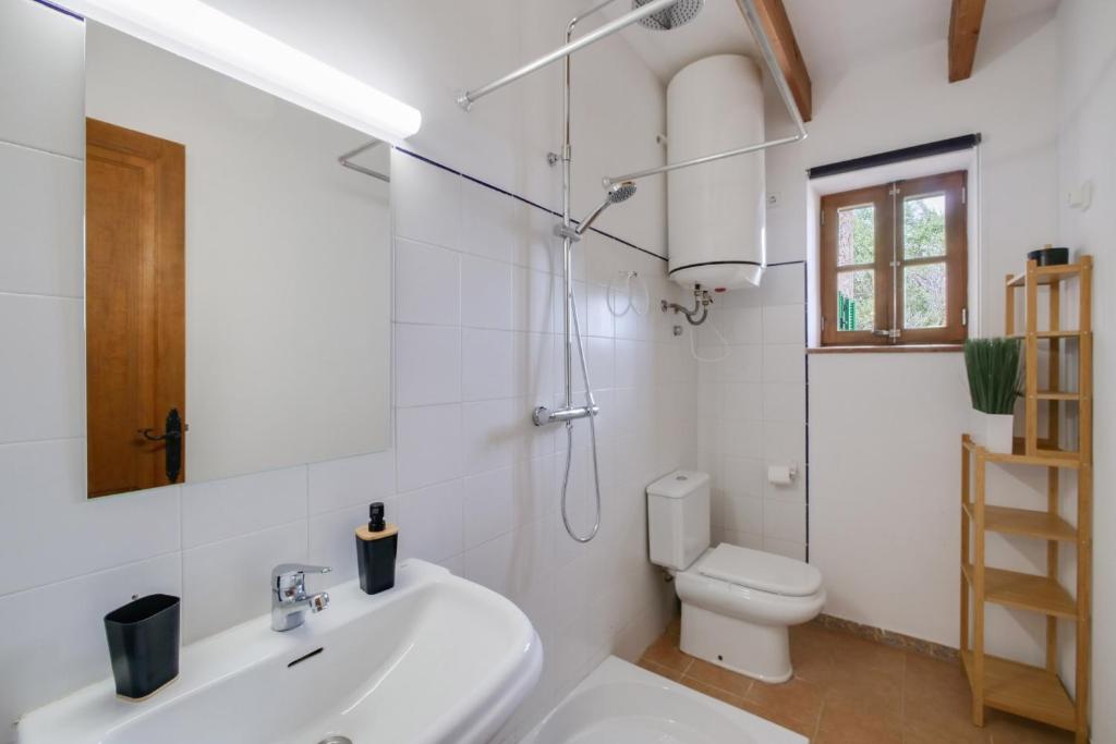 Koupelna v ubytování Finca Calderitx